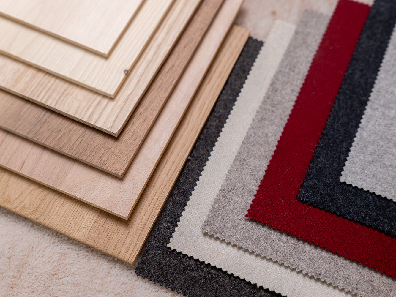 Stoffmuster Massivholz-Betten