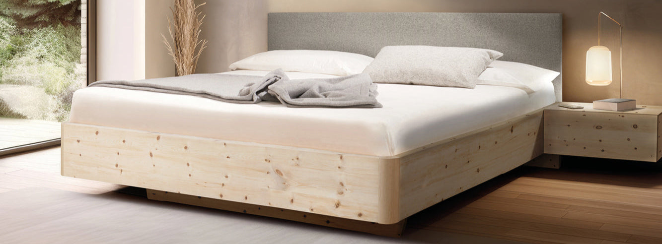 Massivholz-Bett HILJA, Kopfteil in Lodenstoff Natur